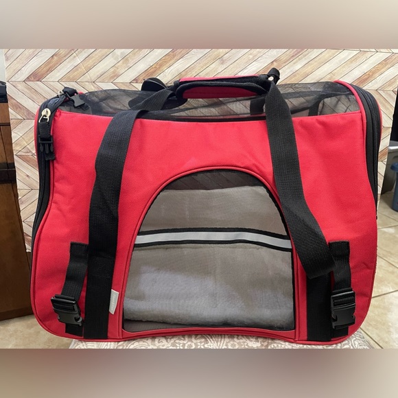 Pet carrier/Travel Paws & Pals brand 17 x 9 x 12” soft sided. - Picture 1 of 7